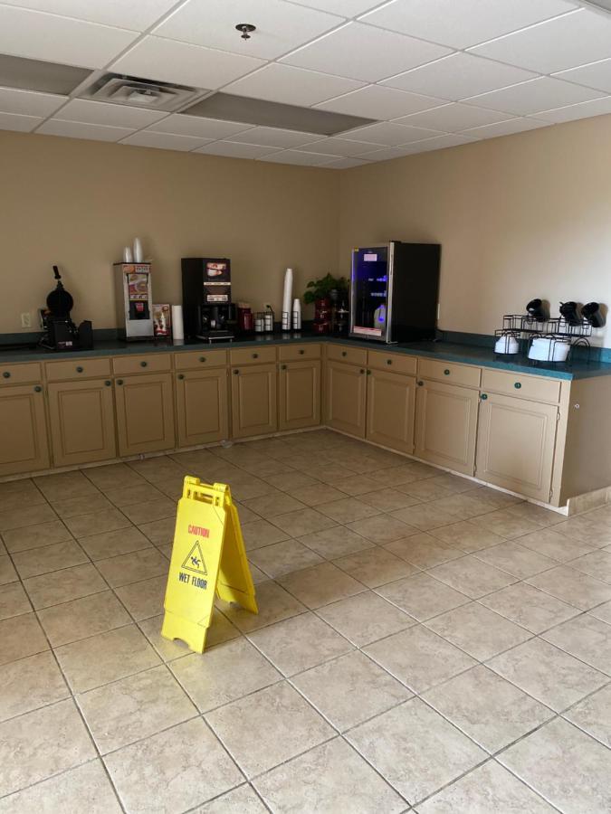 Collins Inn & Suites المظهر الخارجي الصورة